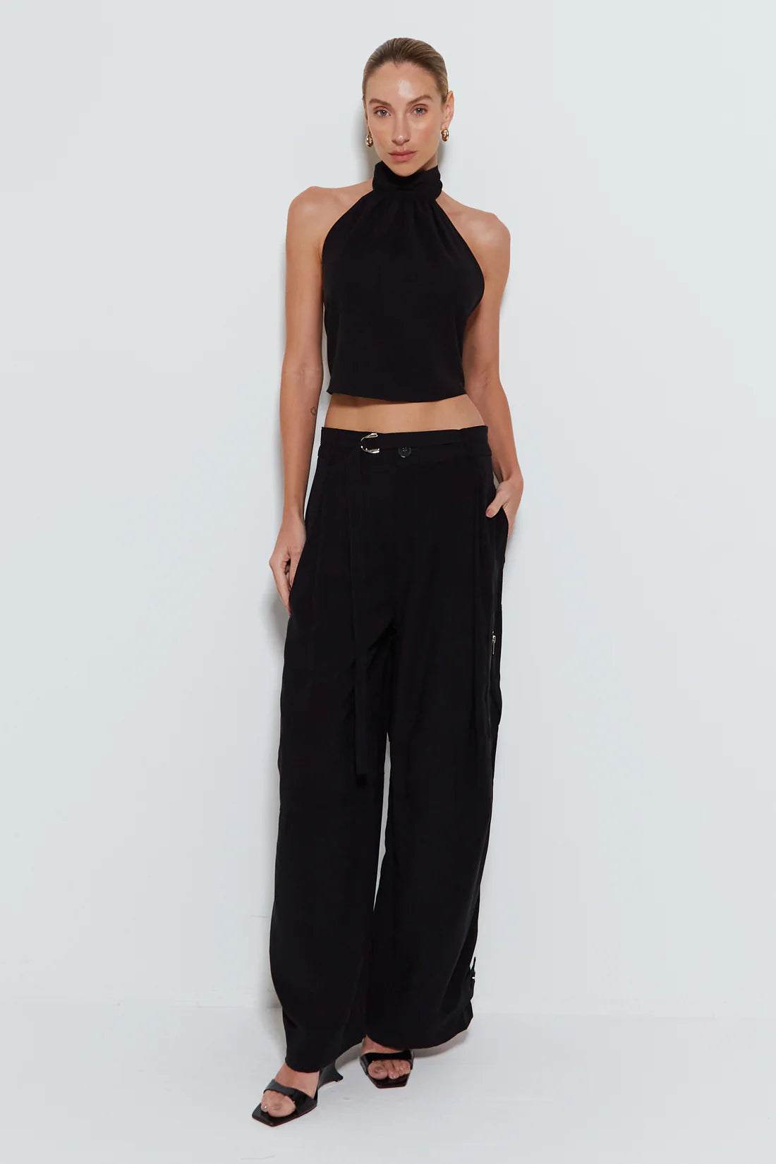 PANTS RETA COM ZIPER DE METAL NAS LATERAIS E FIVELA PRETO