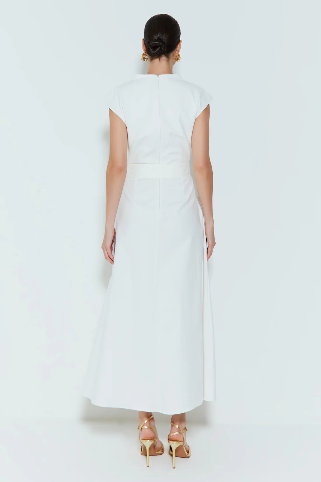 VESTIDO LONGO COM DECOTE PROFUNDO E OMBREIRAS OFF WHITE