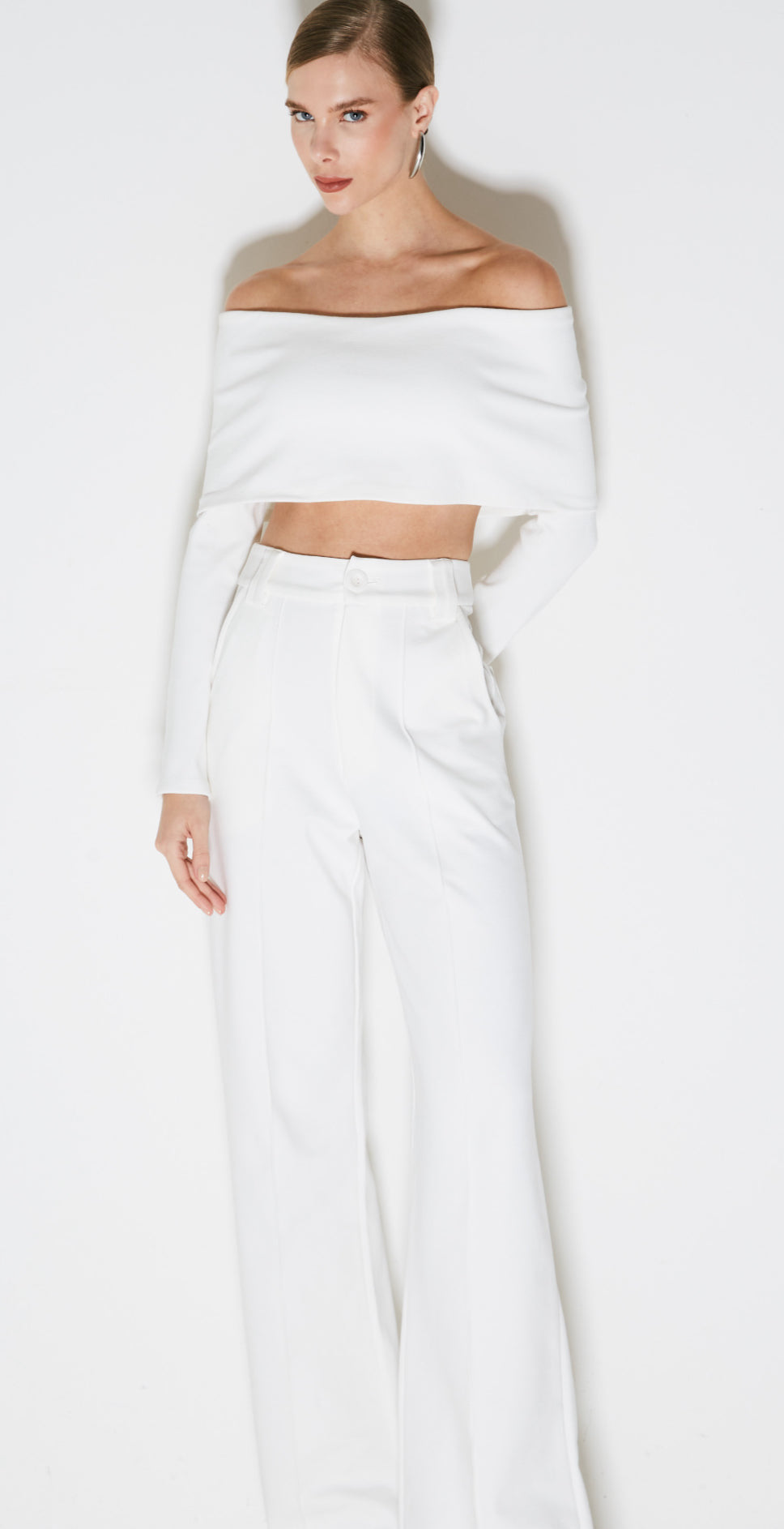 CALCA PANTALONA COM FRISOS OFF WHITE