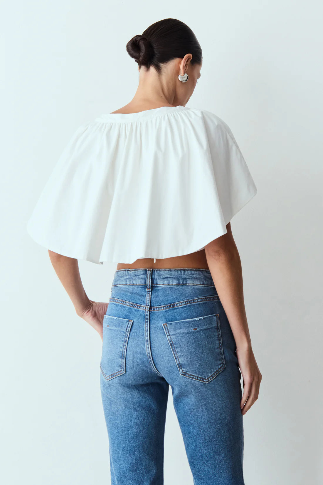 BLUSA MANGA CURTA COM SOBREPOSICAO E EFEITO BUFANTE