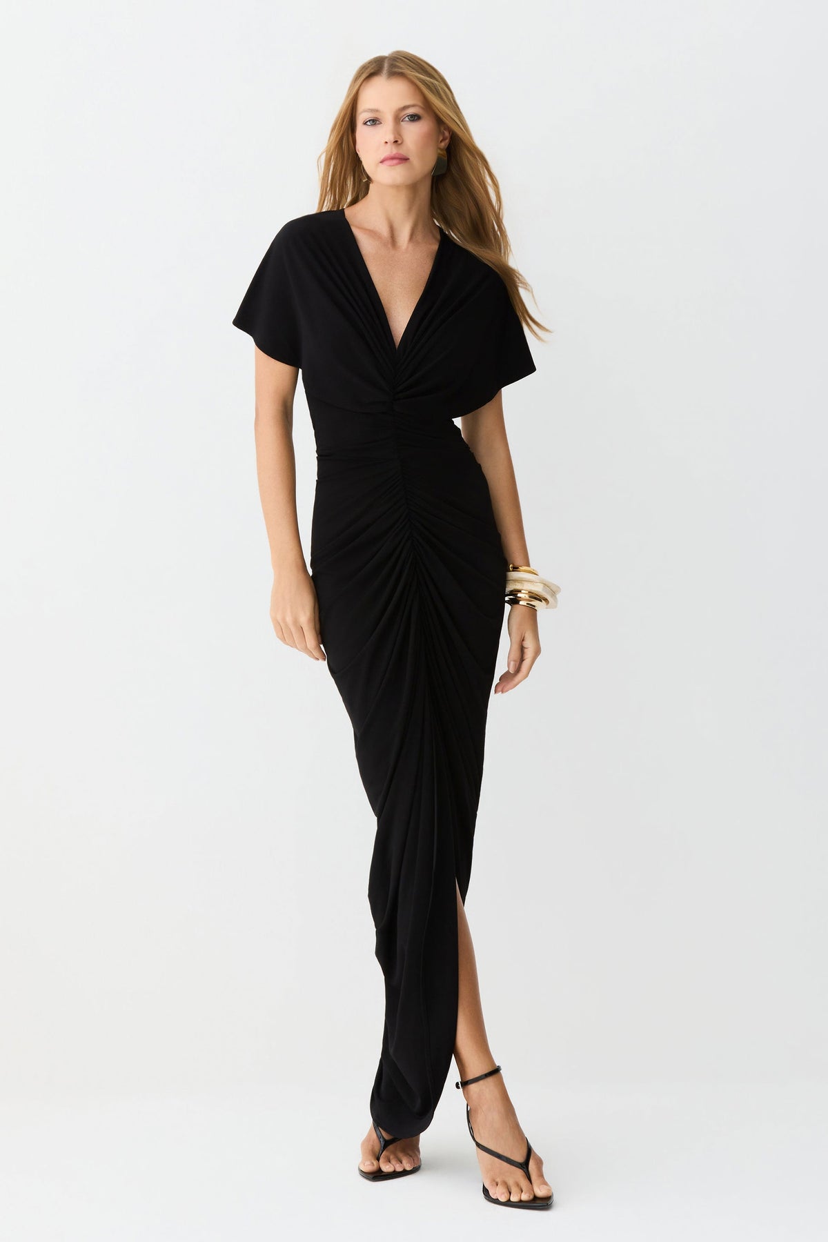 VESTIDO MIDI DECOTE V COM FRANZIDOS E VOLUME CENTRAL PRETO 11674