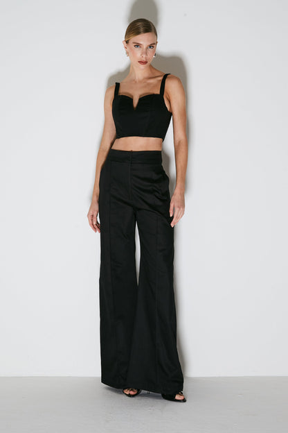 CALCA PANTALONA ESTRUCTURADA COM FRISOS PRETO 45140