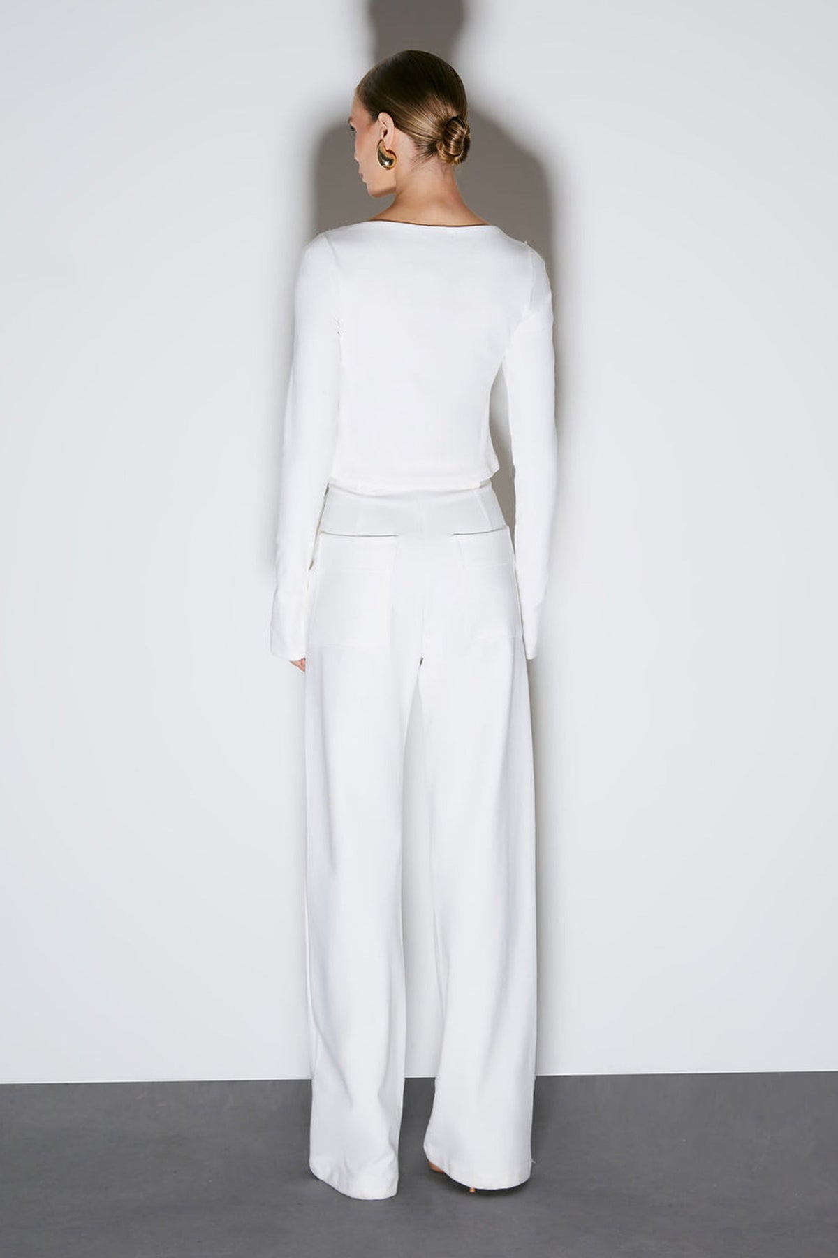 CALCA PANTALONA COM FRISOS OFF WHITE 48115