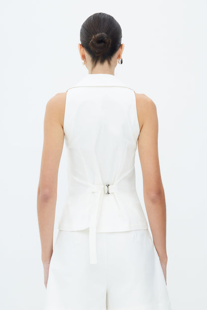 BLUSA SEM MANGA COM BOTOES FRONTAL E FIVELA COSTAS OFF WHITE 51232