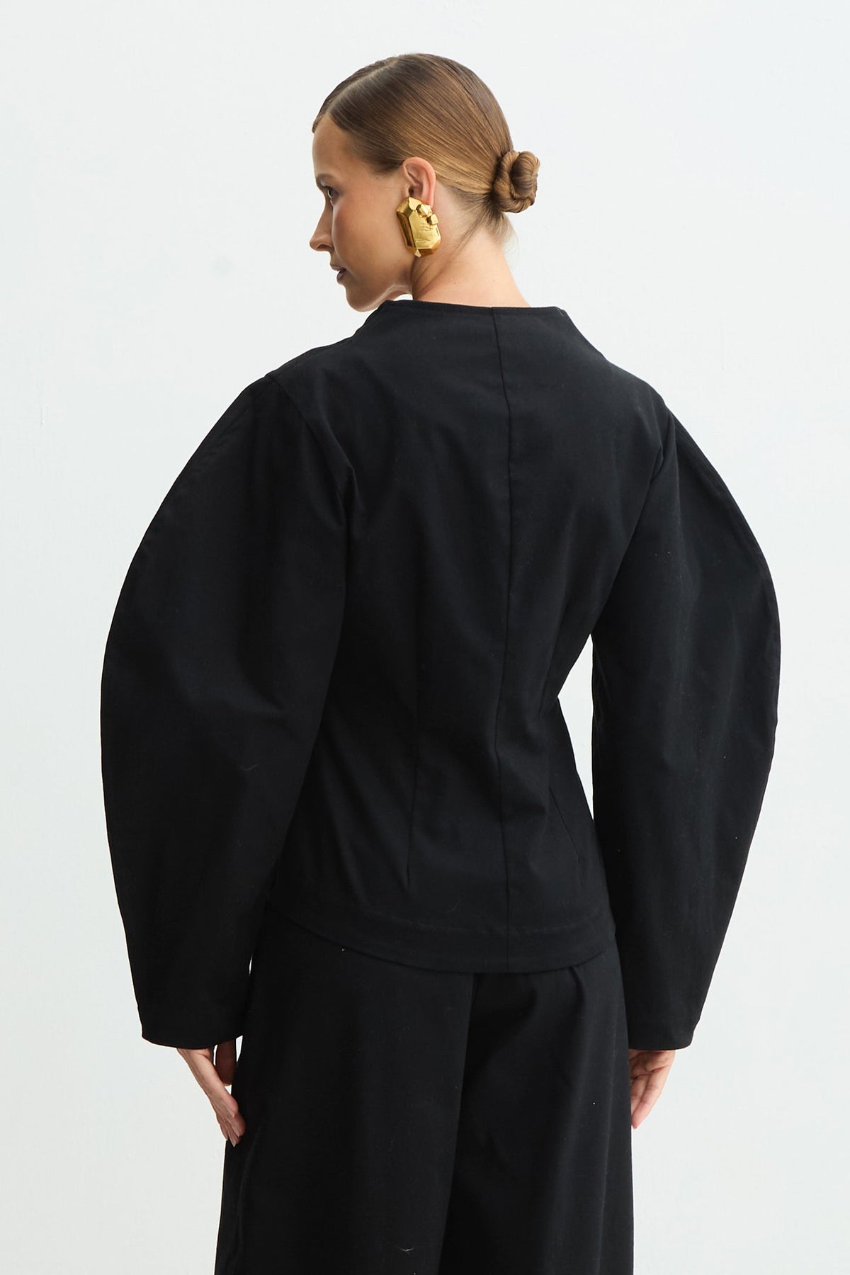 BLUSA MANGA LONGA Y BARRA ARREDONDADAS PRETO 51322
