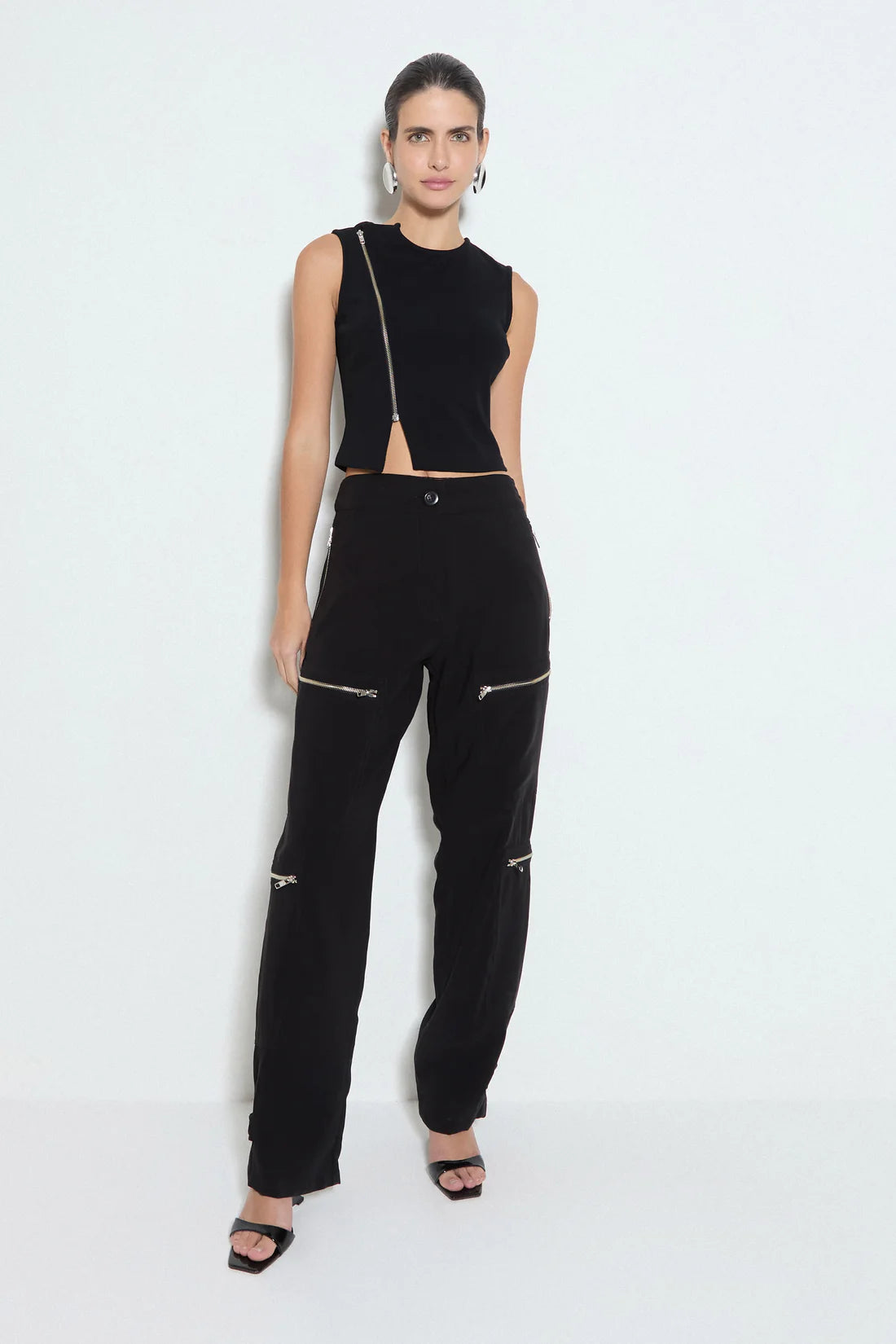 PANTS RETA COM BOLSOS E ZIPERES DE METAL PRETO