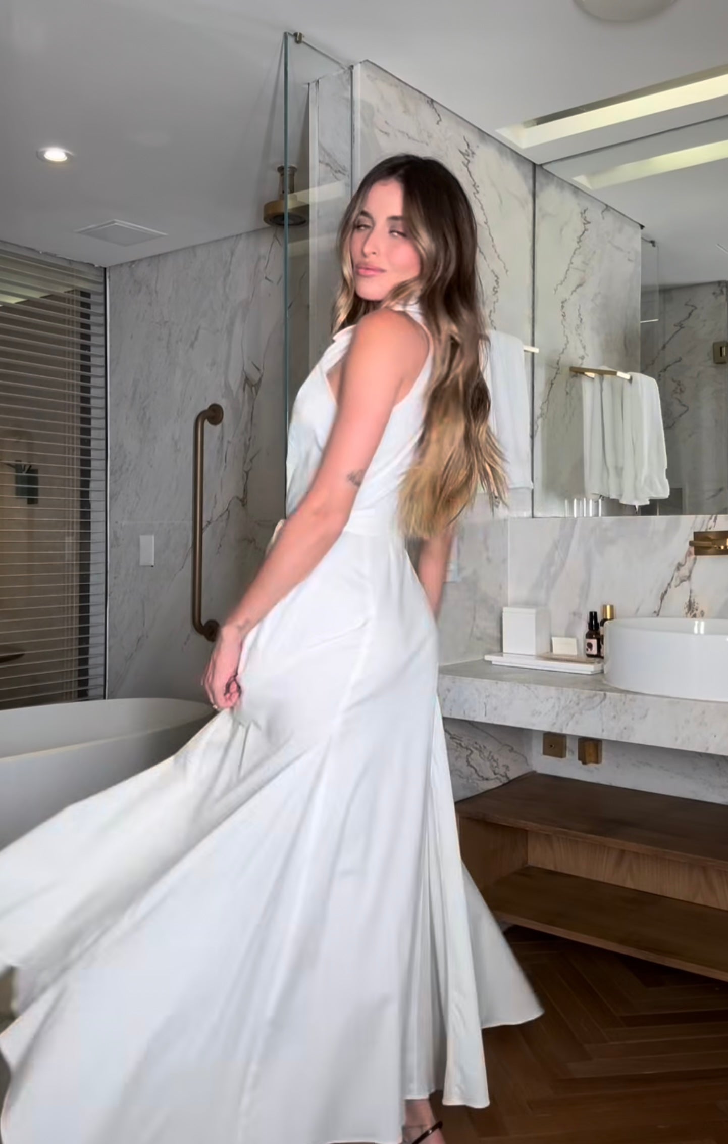 VESTIDO MIDI TRANSPADO CON FAIXA BLANCO