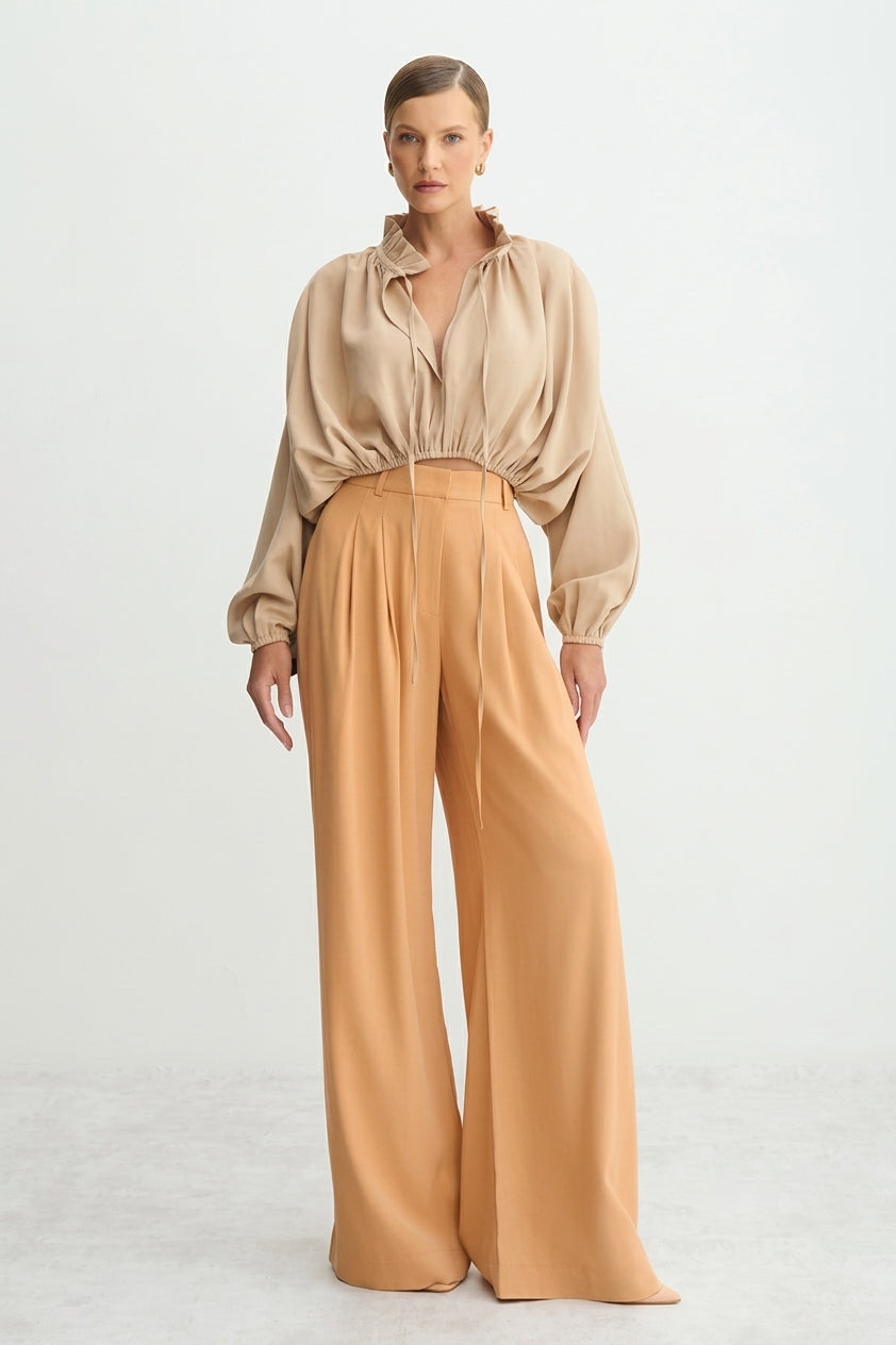 CALCA PANTALONA FLUIDA COM DUAS PREGAS FRENTE KAKI CLARO 45150