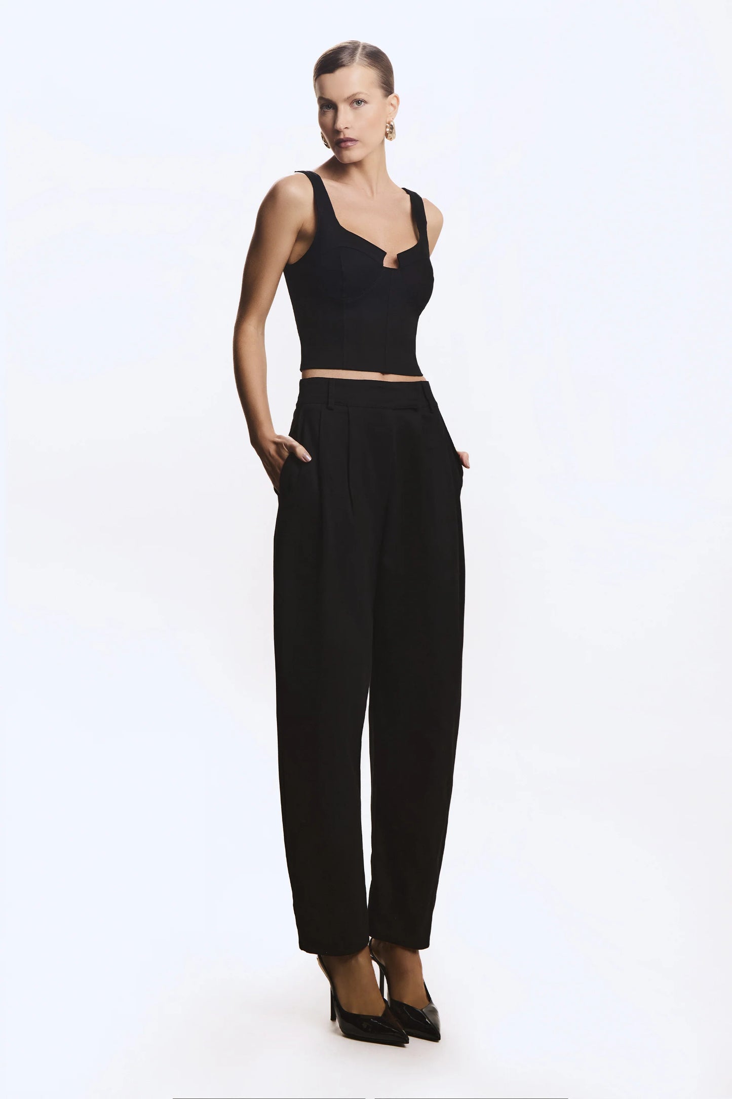PANTALONA BAGGI ESTRUTURADA COM PREGAS FRONTAL