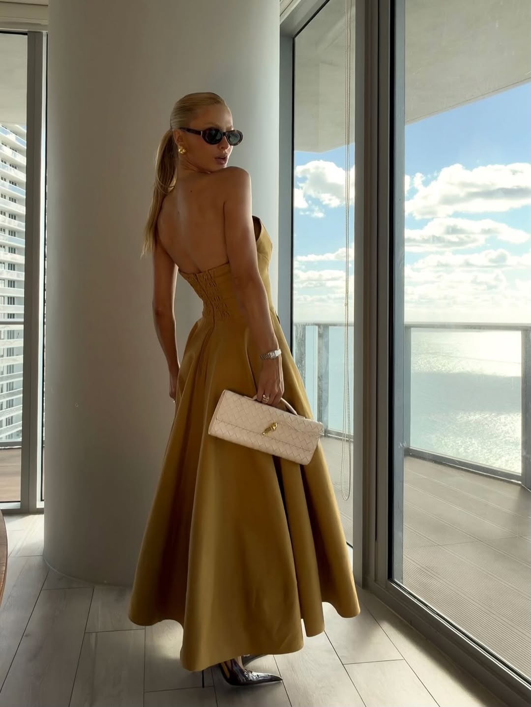 VESTIDO MIDI SOBREPOSICADO ESTRUCTURADA