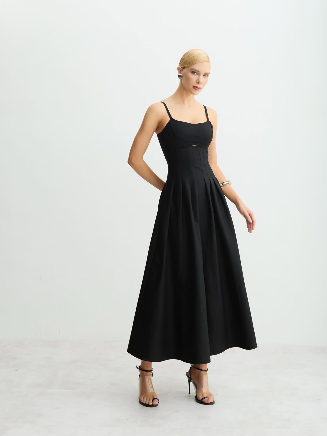 VESTIDO ACINTURADO PREGA SAIA NEGRO