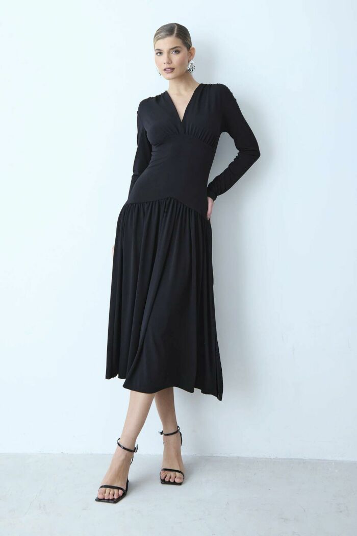 VESTIDO MIDI ALONGADO ACINTURADO BARRA AMPLIA PRETO