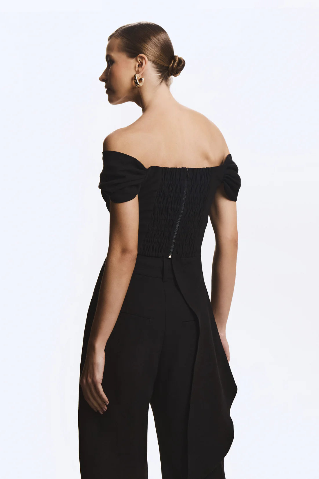 BLUSA OMBRO A OMBRO FLUIDA COM BARRA ASSIMETRICA PRETO