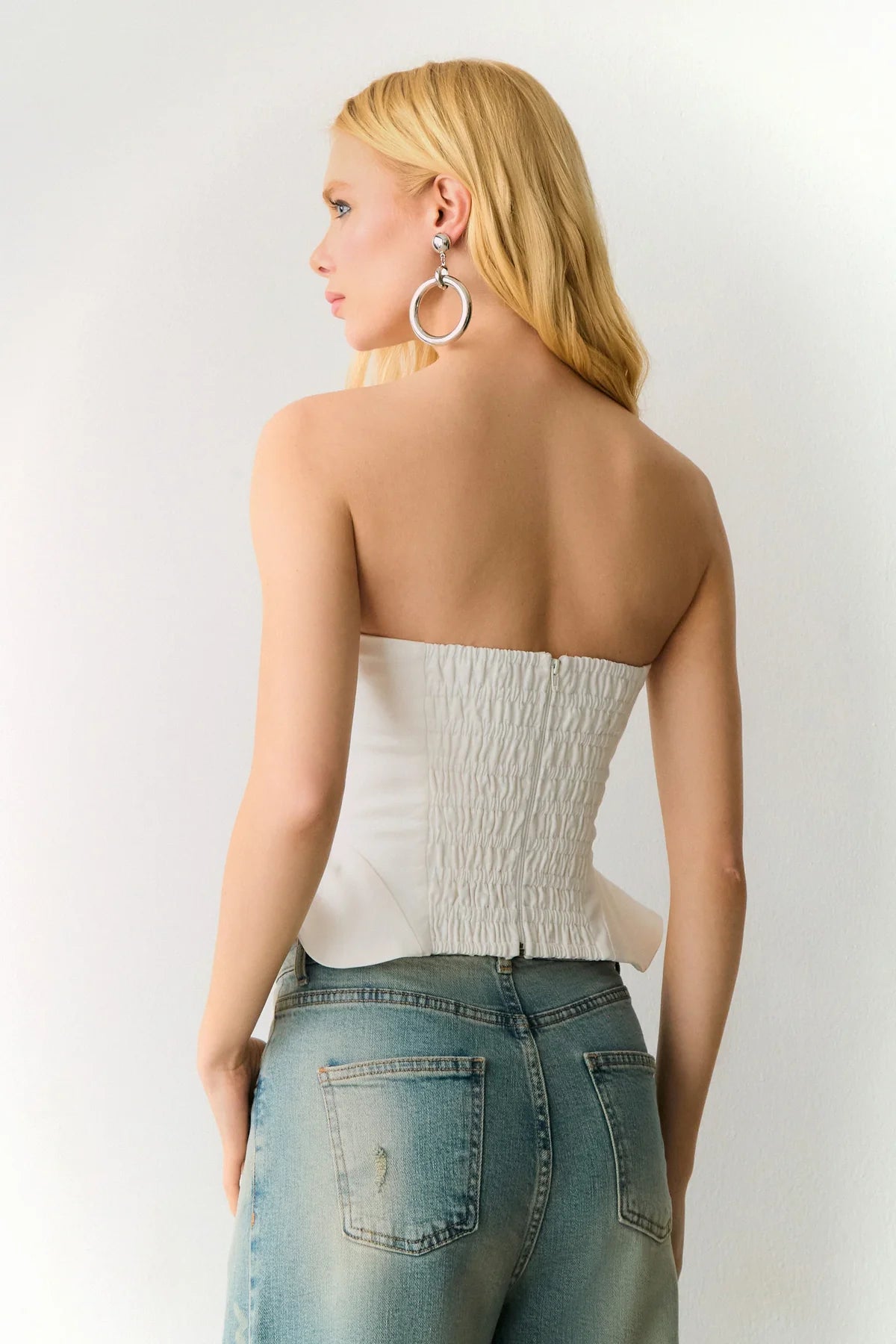 ZEN
CROPPED TOMARA QUE CAIA RECORTES COM BARBATANAS LATERAL AMPLA OFF WHITE 51388