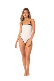 I'M WHITE STRAIGHT ONE PIECE